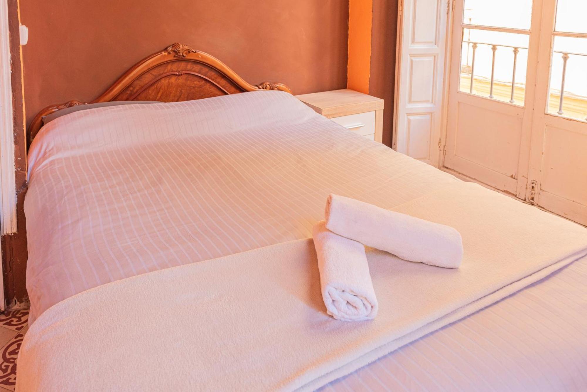 Accommodatie bij particulieren Private In Historic Building On The Square Málaga
