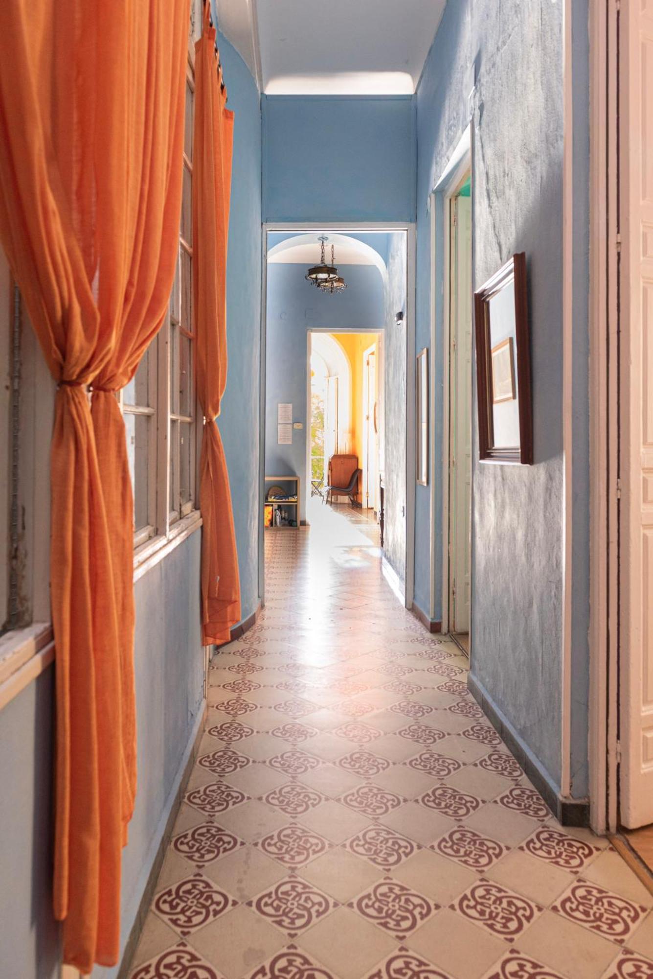 Private In Historic Building On The Square *