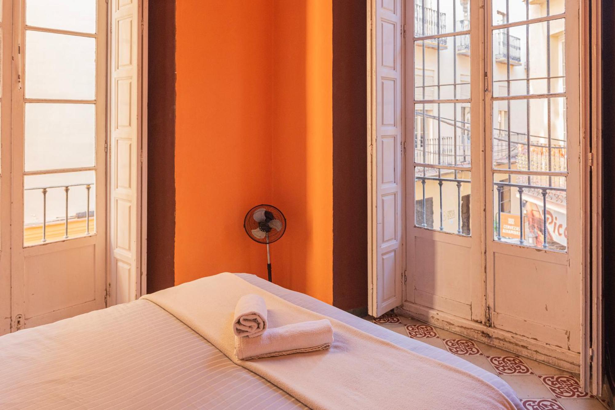 Private In Historic Building On The Square Accommodatie bij particulieren Málaga