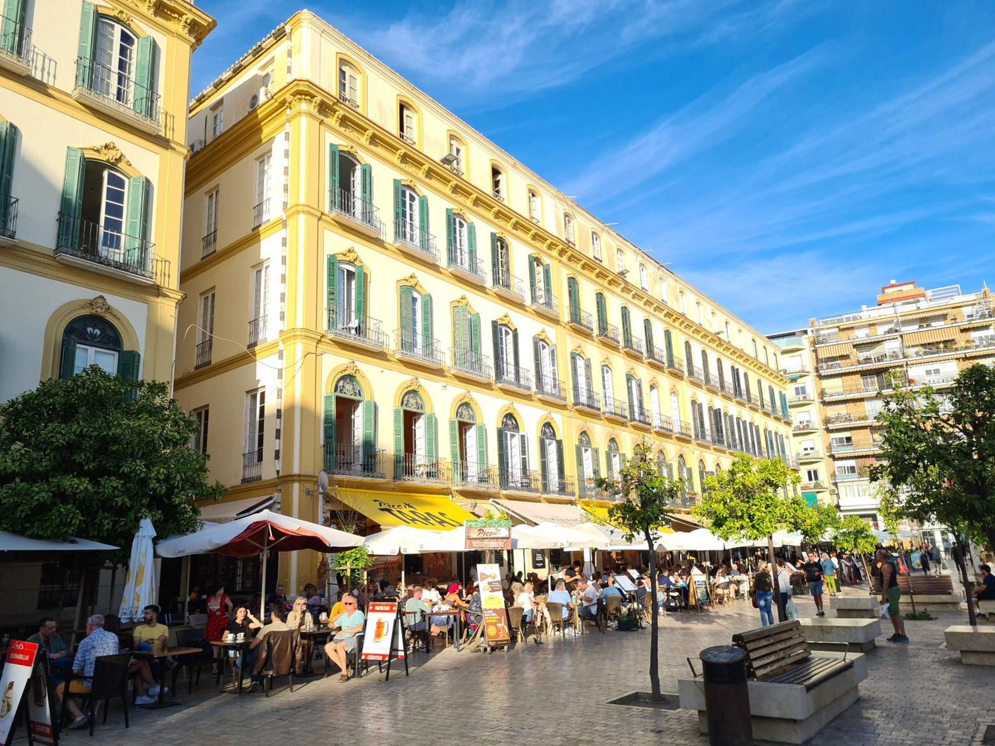 Private In Historic Building On The Square Accommodatie bij particulieren Málaga